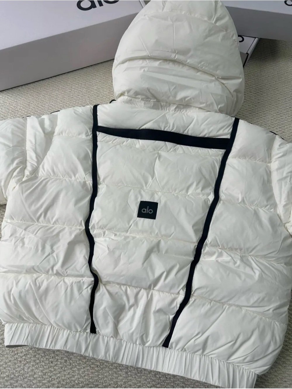 ALO Yoga White Hooded Puffer Jacket with Black Trim - Picture 3 of 3